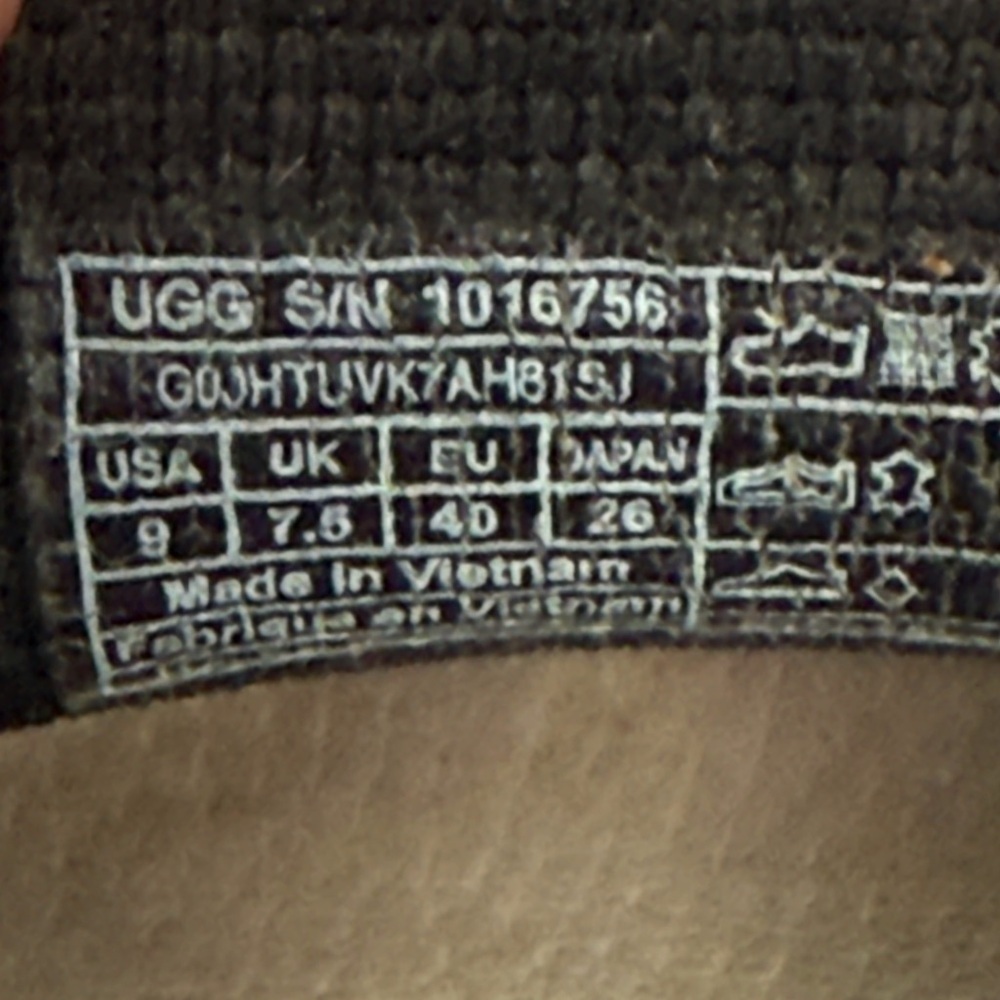 UGG Alameda Sammy Women’s Sneakers/Loafers Black Knit Slip-Ons US-9/EU-40 EUC - Picture 10 of 13